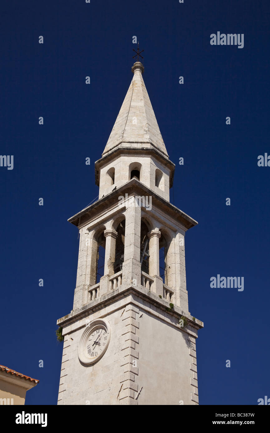 Tour de l'horloge de l'église à Budva Banque D'Images