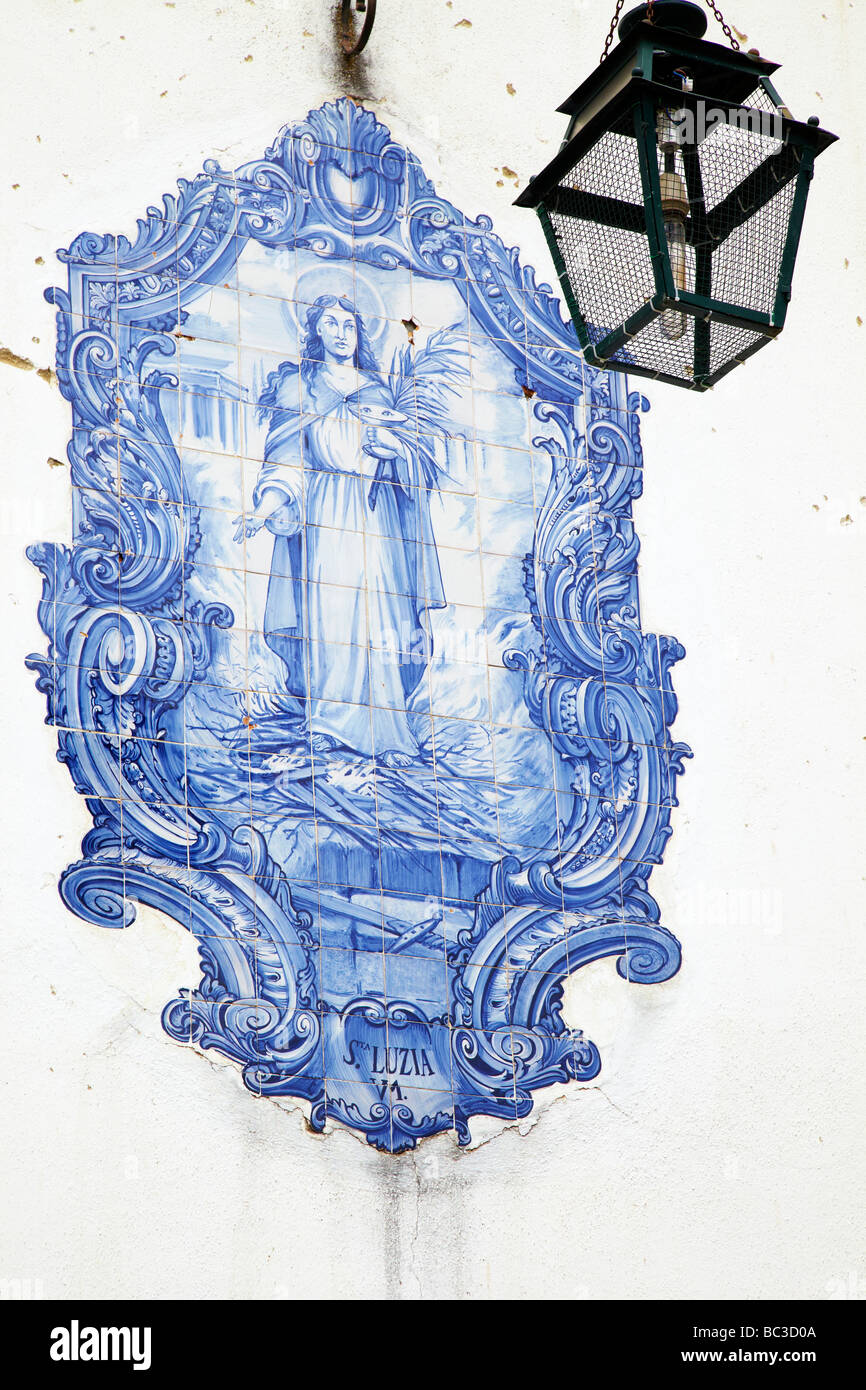 Carreaux bleu fresque avec l'éclairage, Lisbonne Banque D'Images