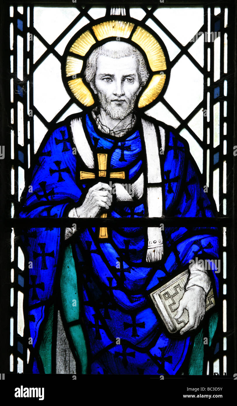 Vitrail de William Aikman, Depictioning Saint John Chrysostom. Église St Maunanus et St Stephen, Mawnan, Cornwall. Installé 1946 Banque D'Images