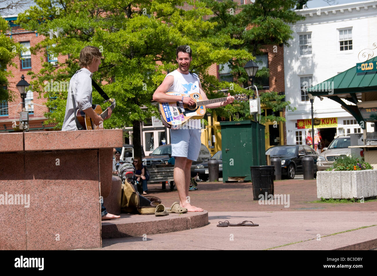 Des musiciens de rue à Baltimore Inner Harbor. Banque D'Images