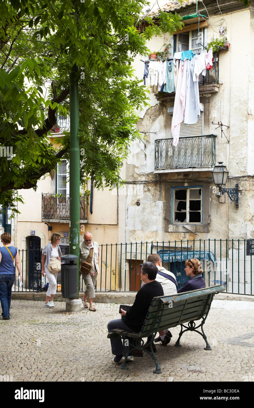 Scène de rue, vieille ville de Lisbonne, Portugal Banque D'Images