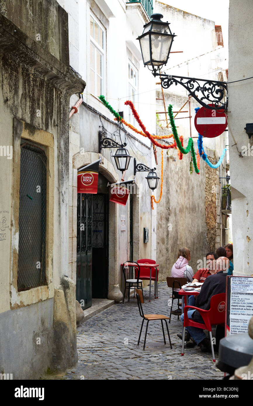 Scène de rue, vieille ville de Lisbonne, Portugal Banque D'Images