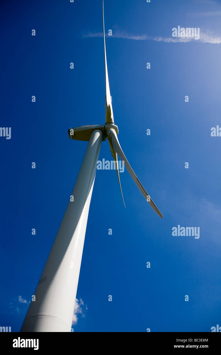 Spectaculaire vue de l'éolienne à partir de ci-dessous, du nord-est de l'Angleterre, Royaume-Uni Banque D'Images