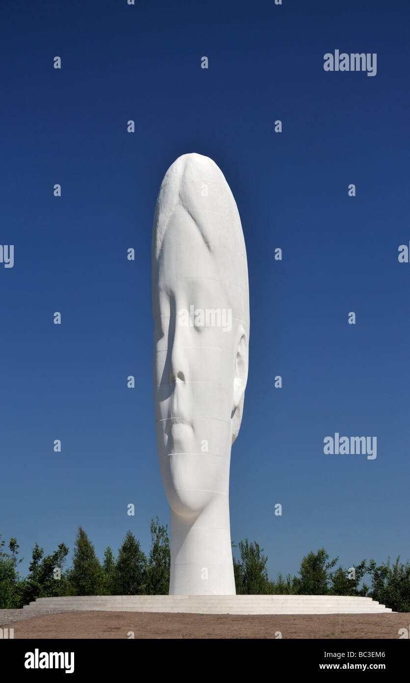 'Dream', une sculpture de Jaume Plensa. Sutton Manor, St.Helens, Merseyside, Angleterre, Royaume-Uni, Europe. Banque D'Images