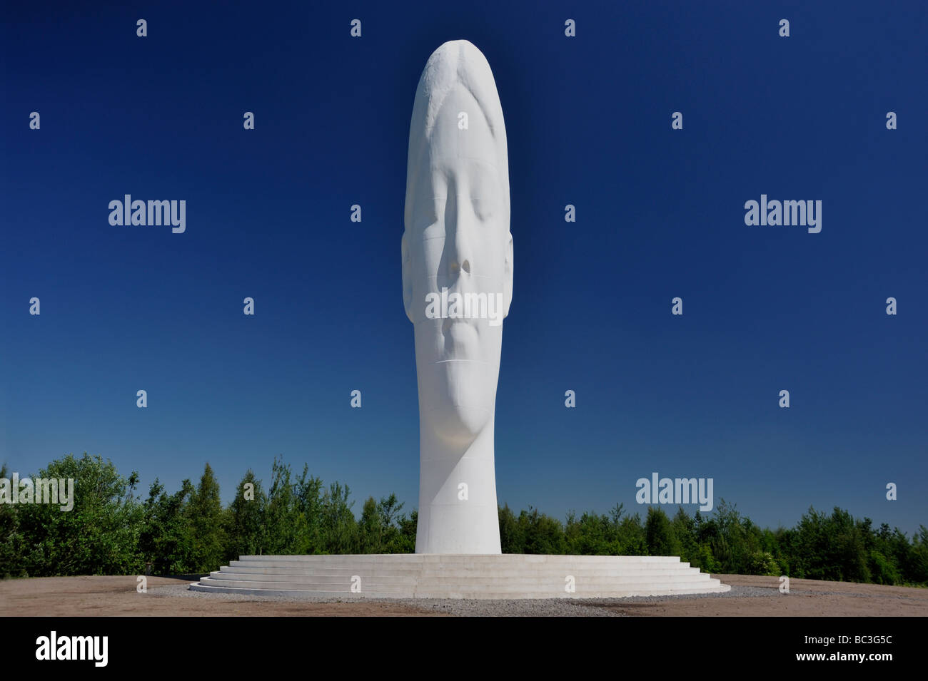 'Dream', une sculpture de Jaume Plensa. Sutton Manor, St.Helens, Merseyside, Angleterre, Royaume-Uni, Europe. Banque D'Images