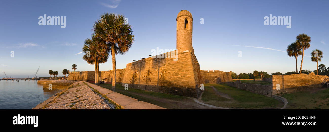 Castillo de San Marcos à l'aube avec vue sur la baie de Matanzas, Saint Augustine, Floride Banque D'Images