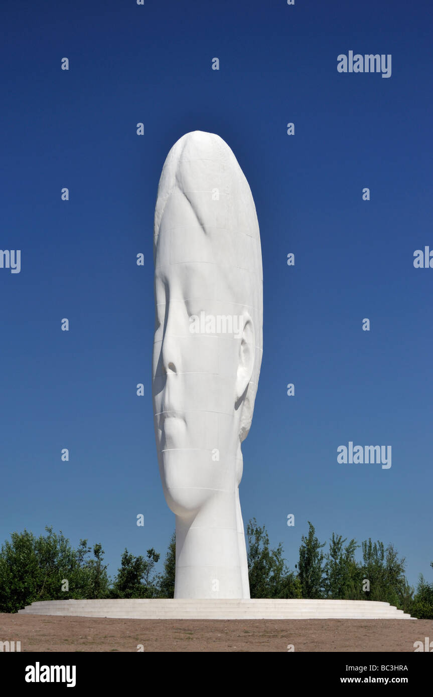 'Dream', une sculpture de Jaume Plensa. Sutton Manor, St.Helens, Merseyside, Angleterre, Royaume-Uni, Europe. Banque D'Images