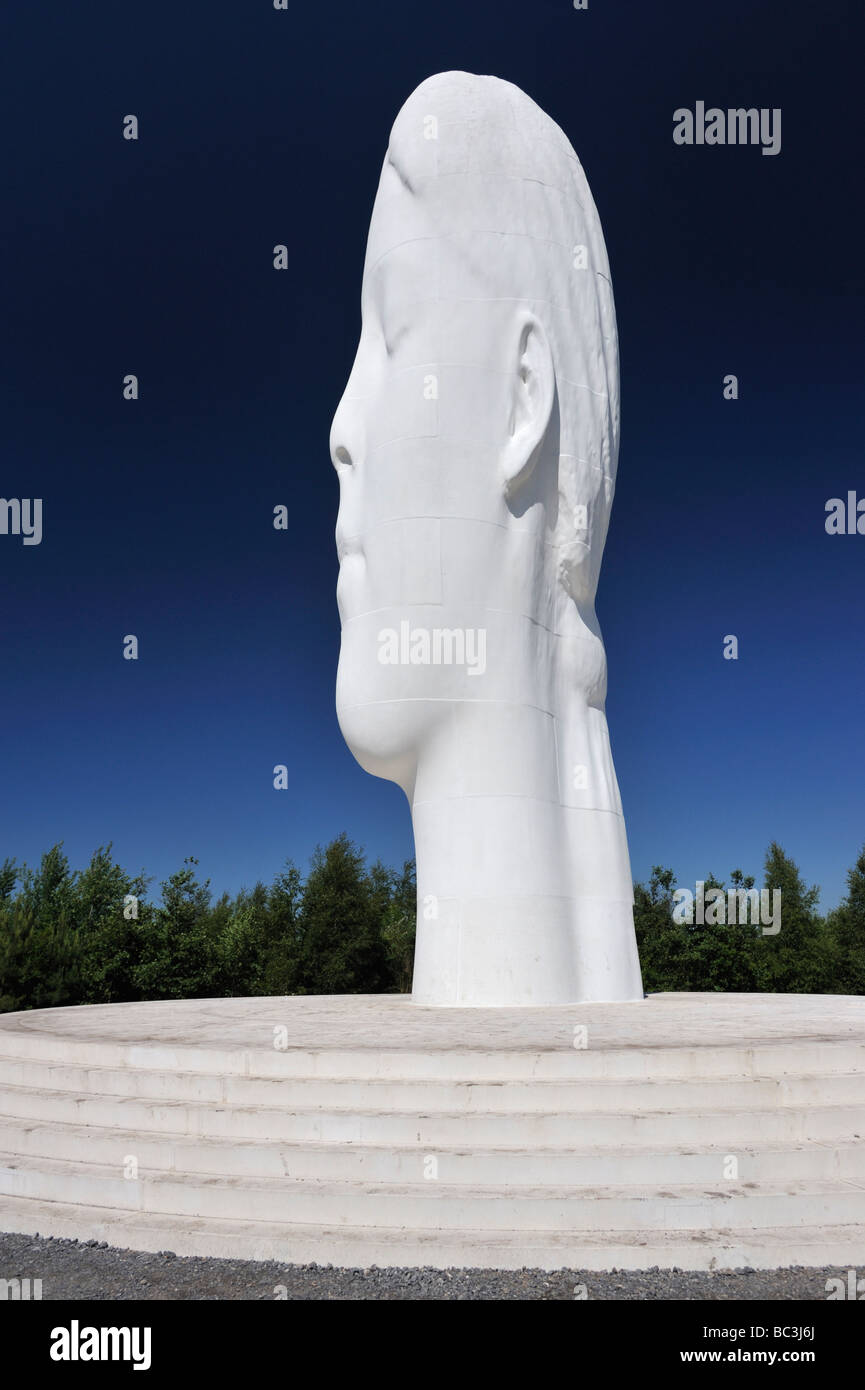 'Dream', une sculpture de Jaume Plensa. Sutton Manor, St.Helens, Merseyside, Angleterre, Royaume-Uni, Europe. Banque D'Images