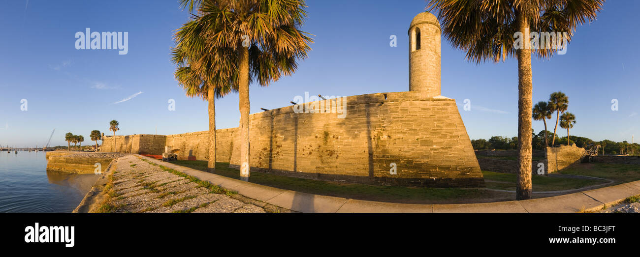 Castillo de San Marcos à l'aube avec vue sur la baie de Matanzas, Saint Augustine, Floride Banque D'Images
