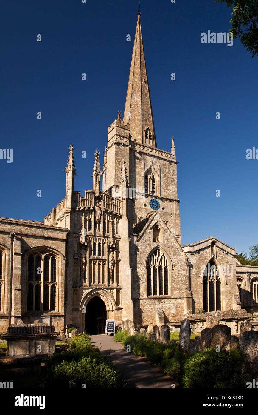 St John l'église paroissiale Babtist Burford Oxfordshire dans les Cotswolds Banque D'Images