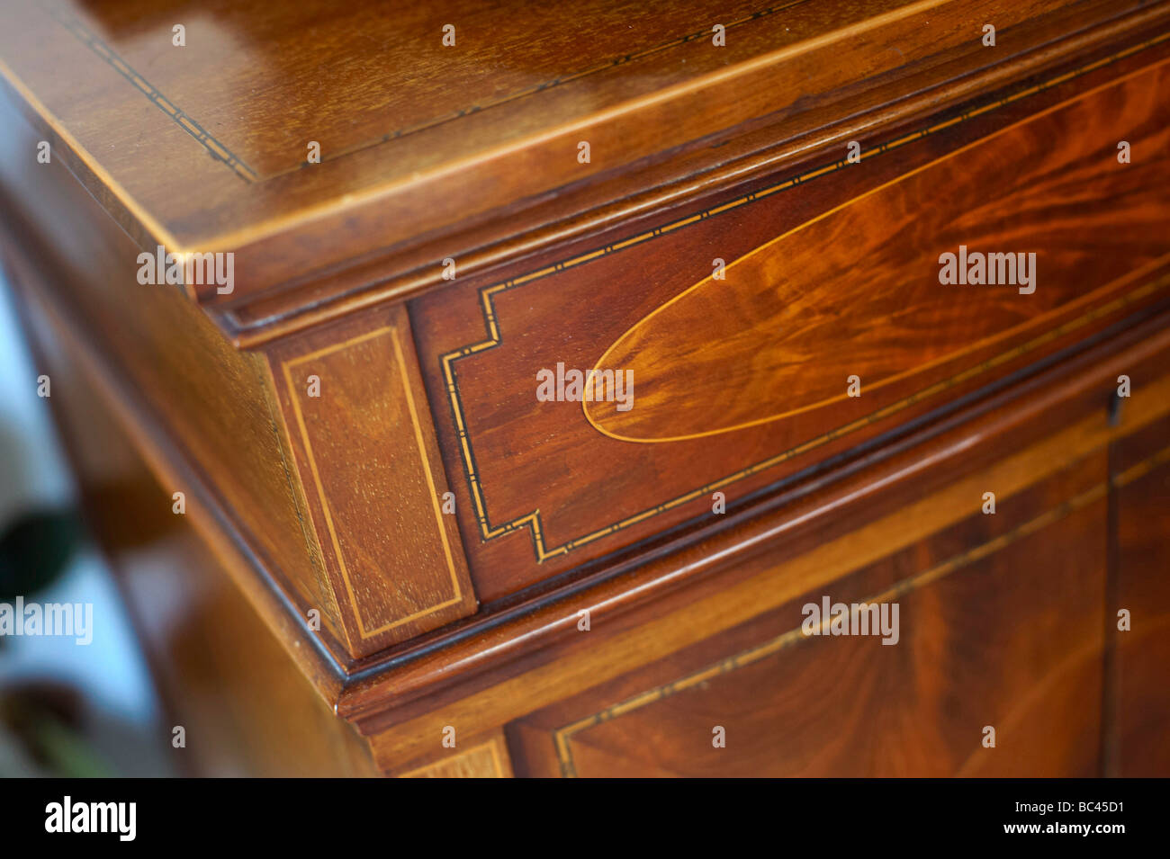 Détail de meubles anciens, sur meuble type 78tr/min record player, UK Banque D'Images