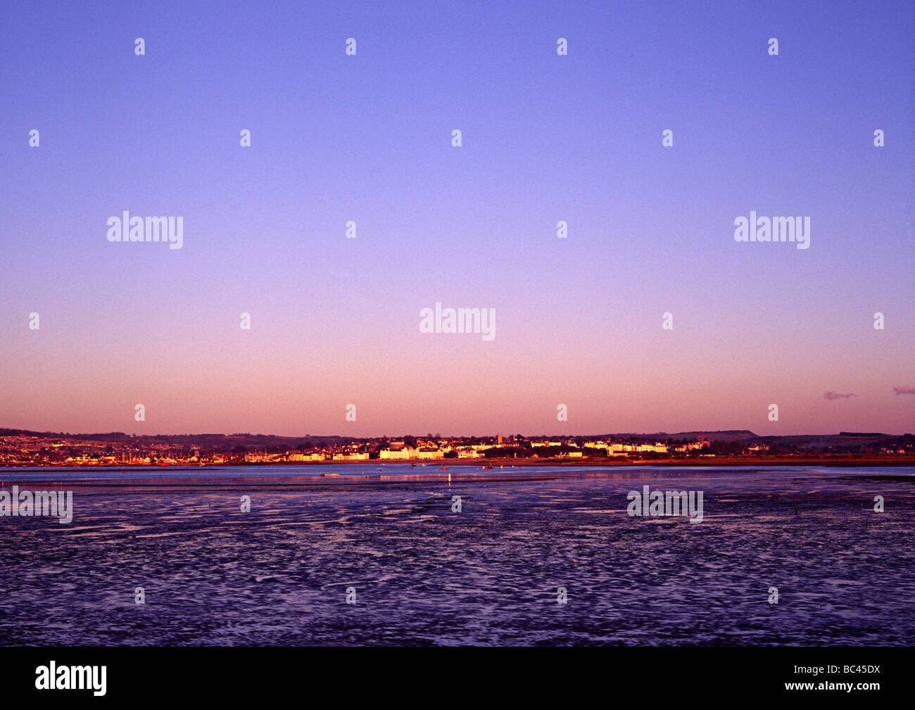 L'estuaire de Torbay pendant un coucher de soleil sur la mer bateaux dans port shot de la gare Banque D'Images