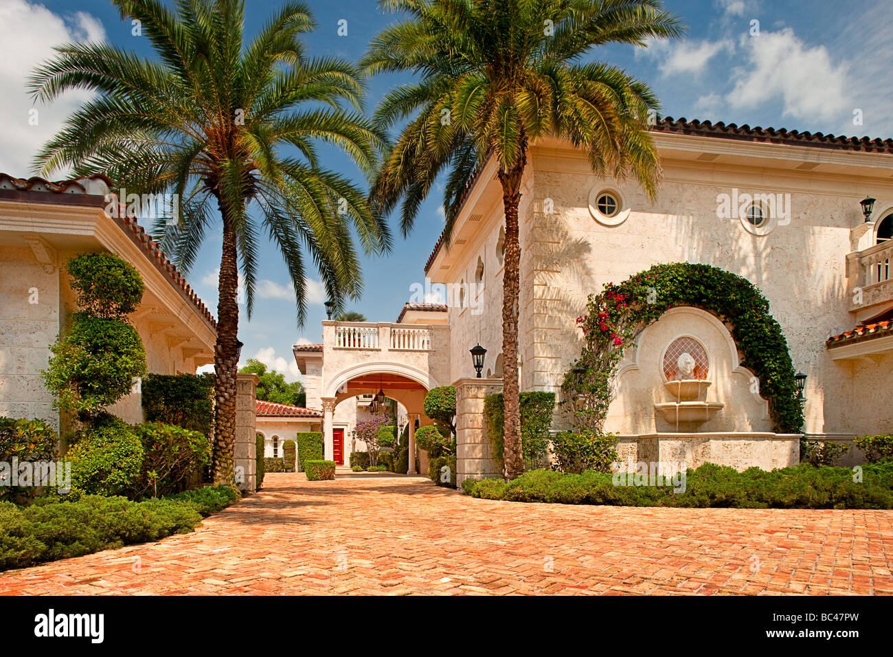 Entrée à une résidence de luxe à Boca Raton, Floride, USA Banque D'Images