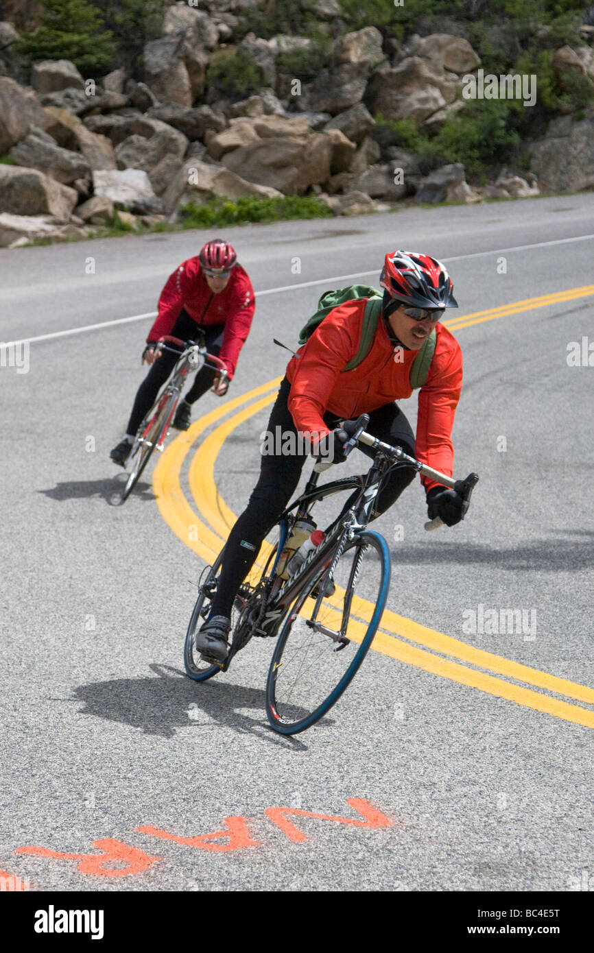 L'indépendance de cyclistes passent dans le Colorado, pendant la visite en vélo Ride the Rockies Banque D'Images