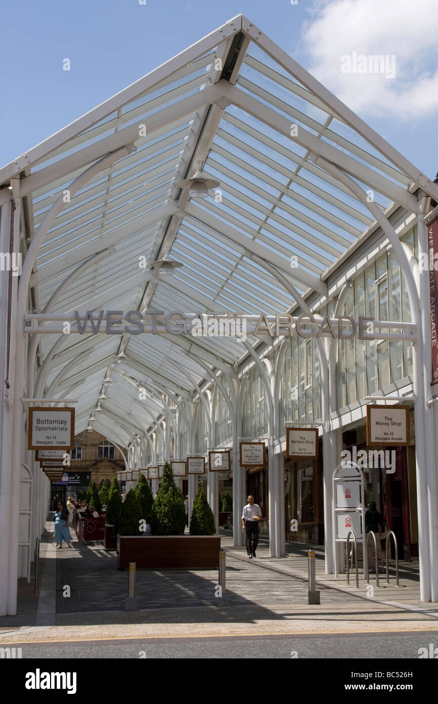 Le Westgate arcade Halifax grand marché centre Ville Région métropolitaine de Calderdale West Yorkshire Angleterre UK GO Banque D'Images