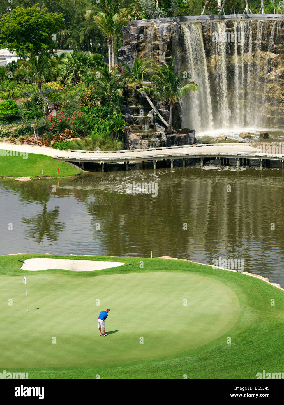 18e trou sur golf avec golf Banque D'Images