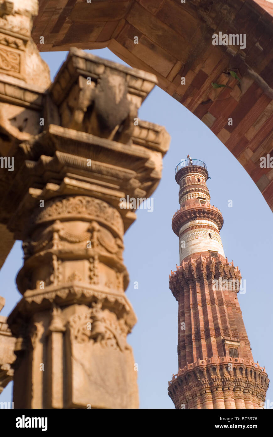 Qutb Minar - minaret en brique le plus grand du monde. Banque D'Images