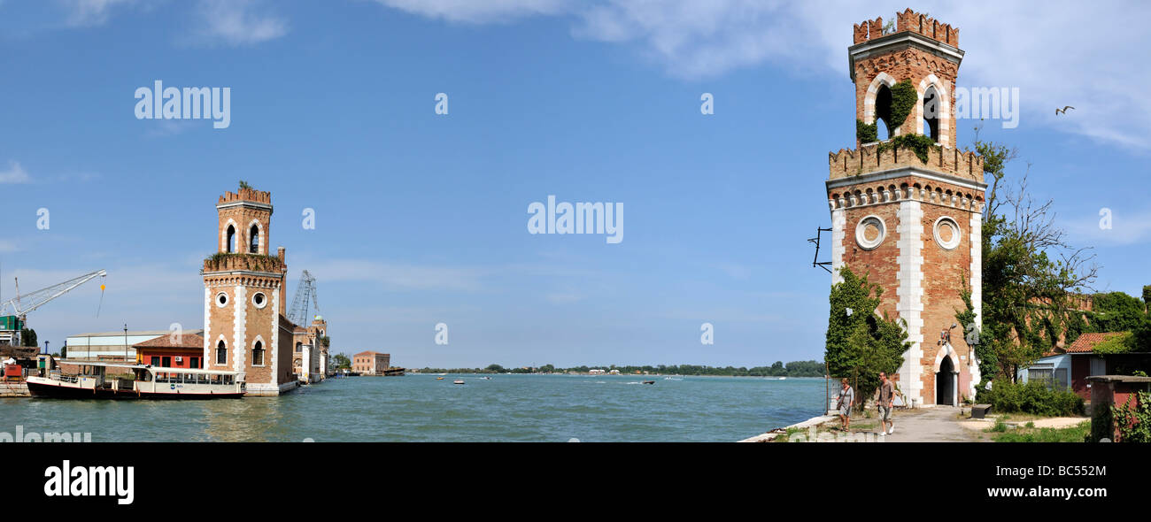 Venise, Vénétie/ Italie: Vue panoramique de l'entrée de l'Arsenal vénitien, Arsenale di Venezia avec architecture de style byzantin. Banque D'Images