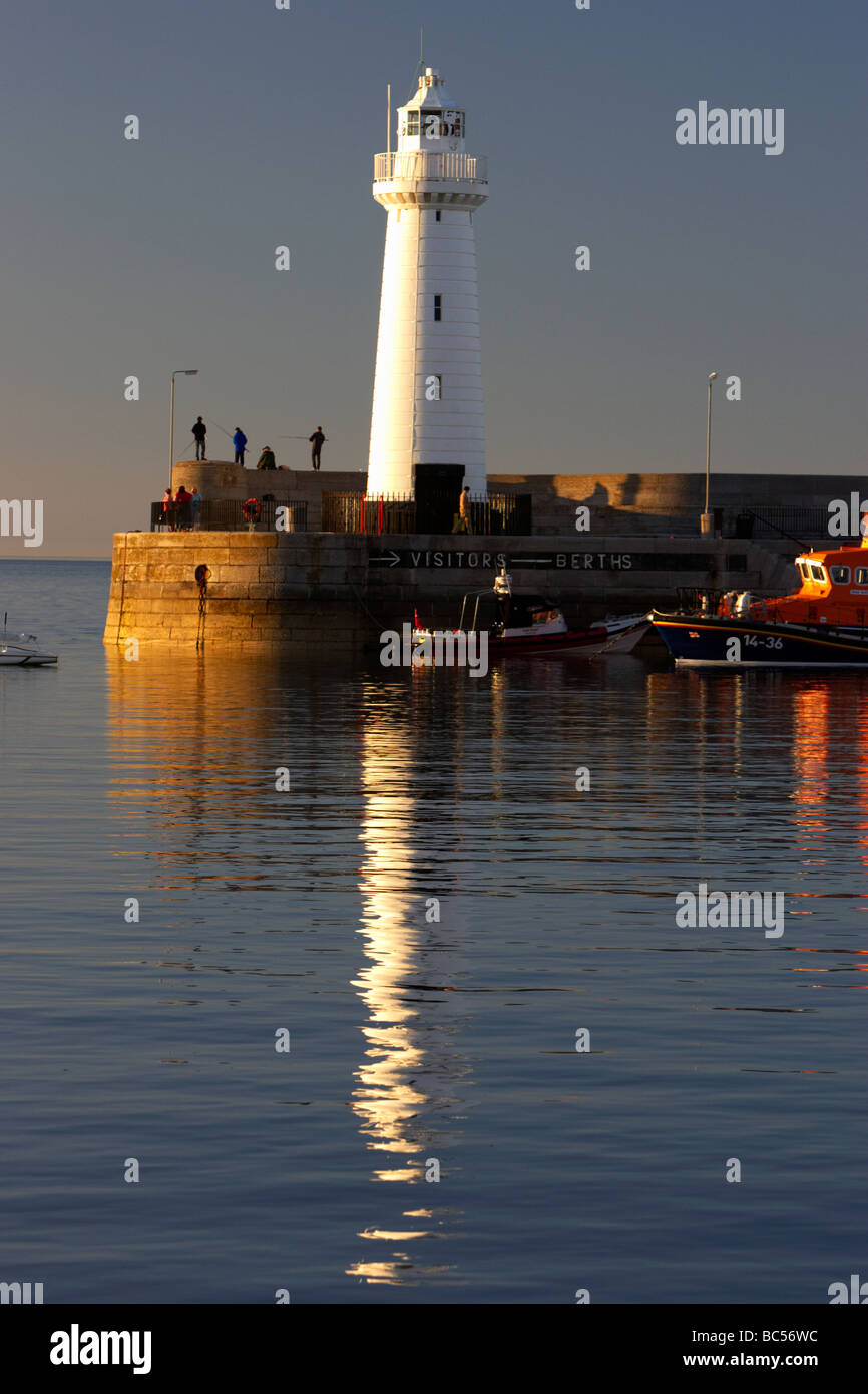 Donaghadee Harbour et le phare le comté de Down en Irlande du Nord uk Banque D'Images