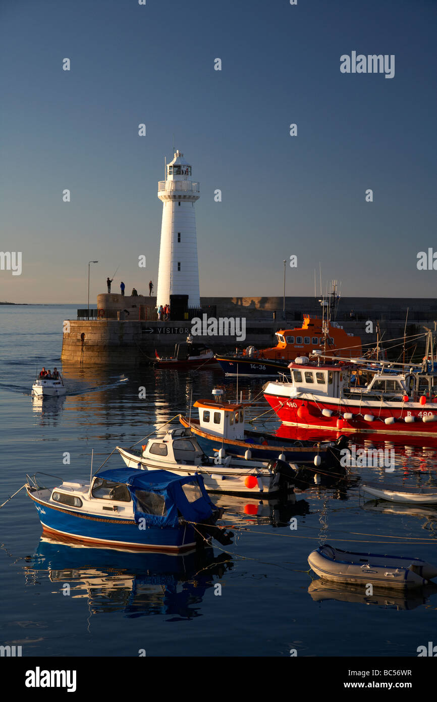 Donaghadee Harbour et le phare le comté de Down en Irlande du Nord uk Banque D'Images