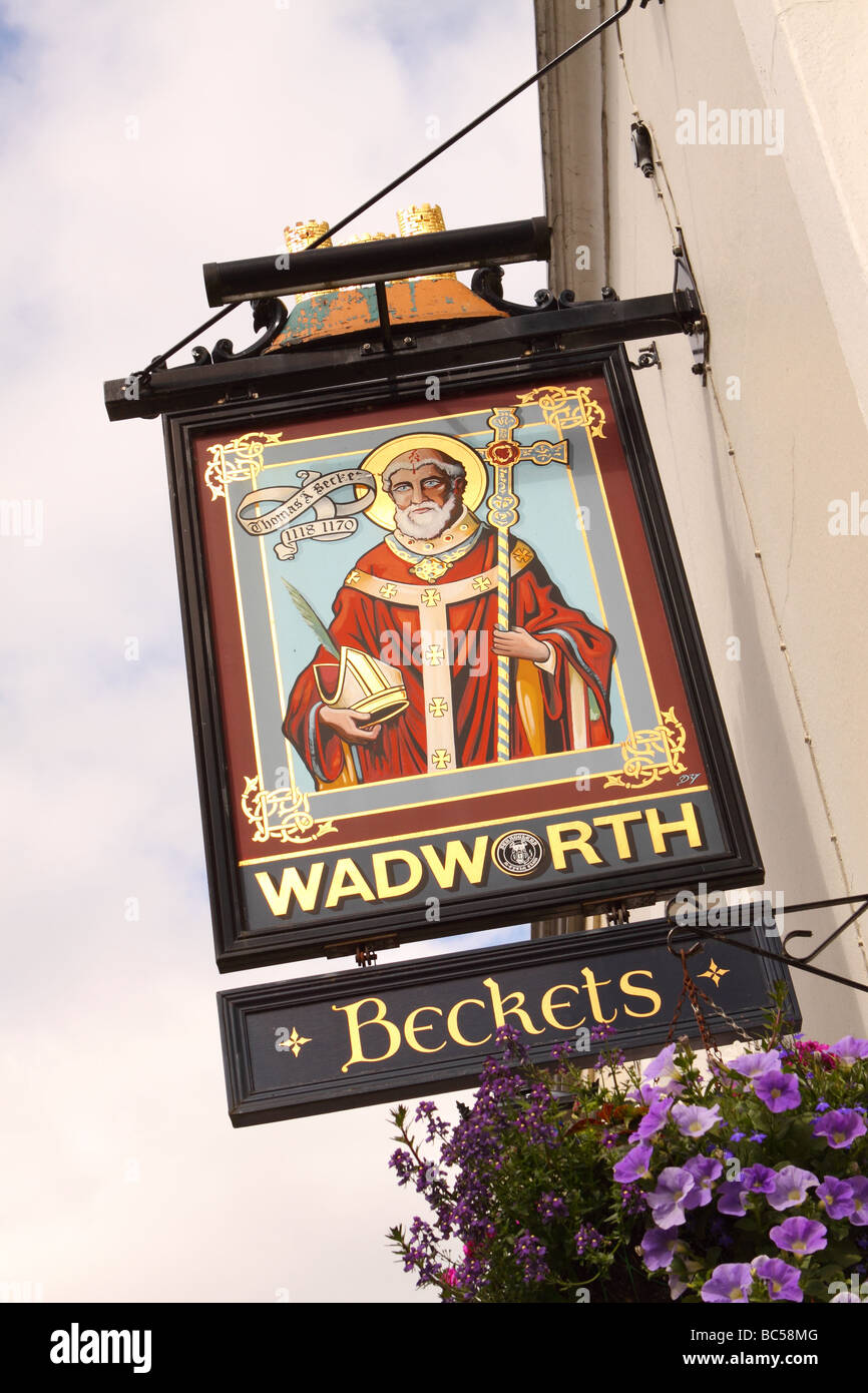 Des brides Inn Wadsworth une enseigne de pub à Glastonbury High Street Somerset dispose de Thomas Becket ancien archevêque de Cantorbéry Banque D'Images