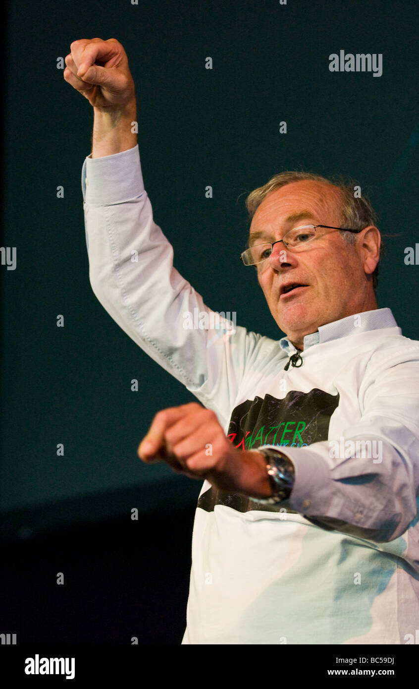 Physicien des particules Le professeur Frank fermer en photo sur scène parle de l'affaire au Hay Festival 2009 Banque D'Images