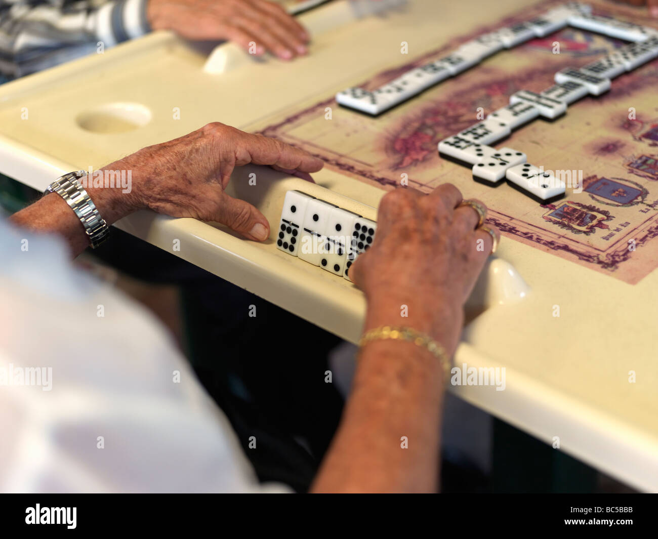 Jouer aux dominos,cubano-Maximo Gomez Park Banque D'Images