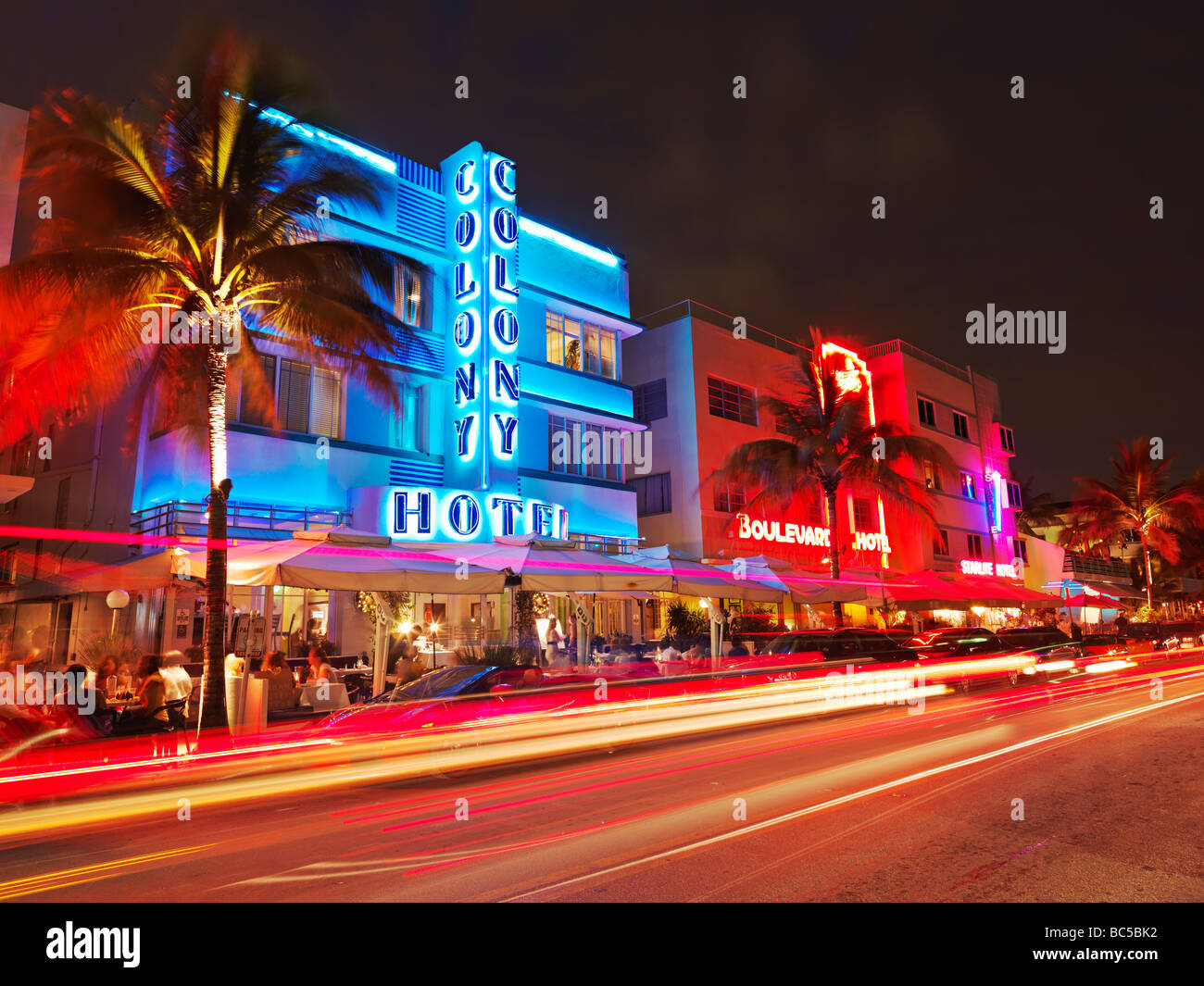 Usa,Floride,South Beach Miami, restaurants la nuit sur Ocean drive,art déco hôtels Banque D'Images