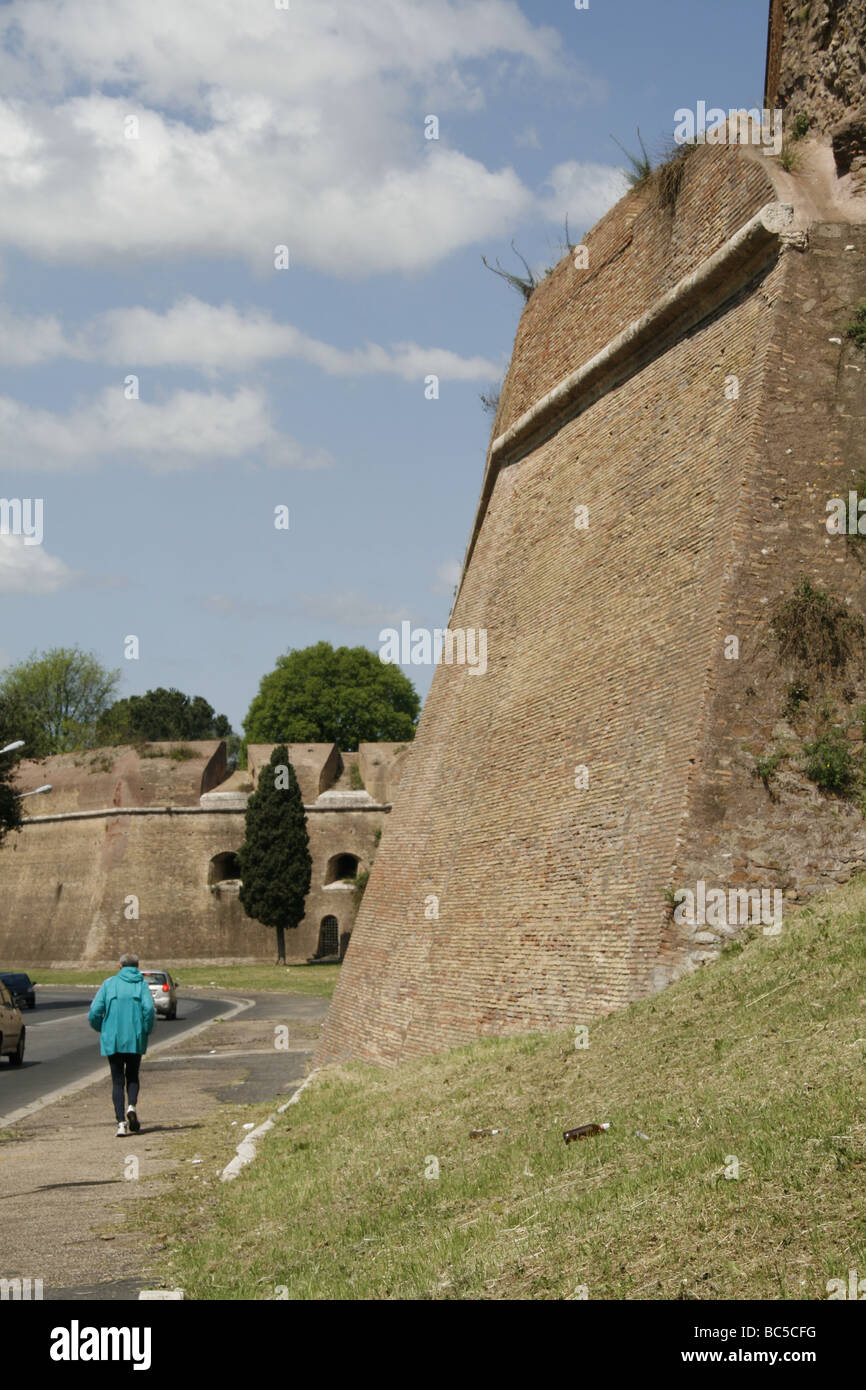 Mur de défense d'Aurélien romain sur la via di Porta ardeatina à Rome Italie Banque D'Images