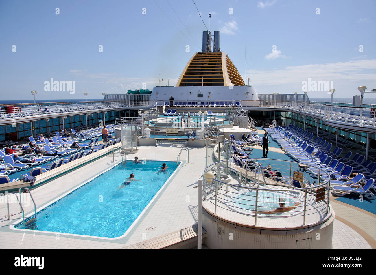 La plate-forme de soleil, P&O Oceana Cruise Ship, Mer du Nord, de l'Europe Banque D'Images