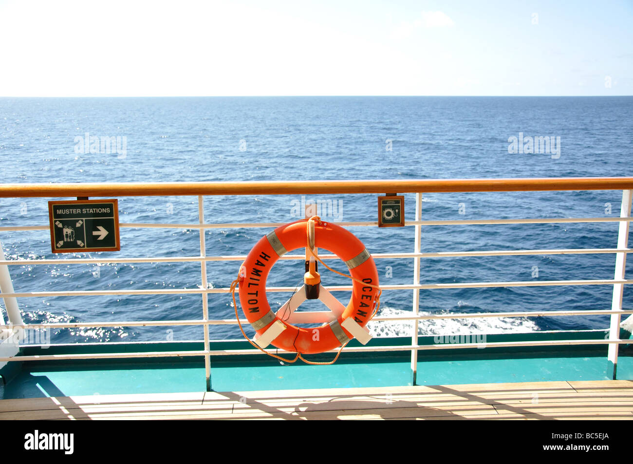 Garde-corps de pont, P&O Oceana Cruise Ship, Mer du Nord, de l'Europe Banque D'Images