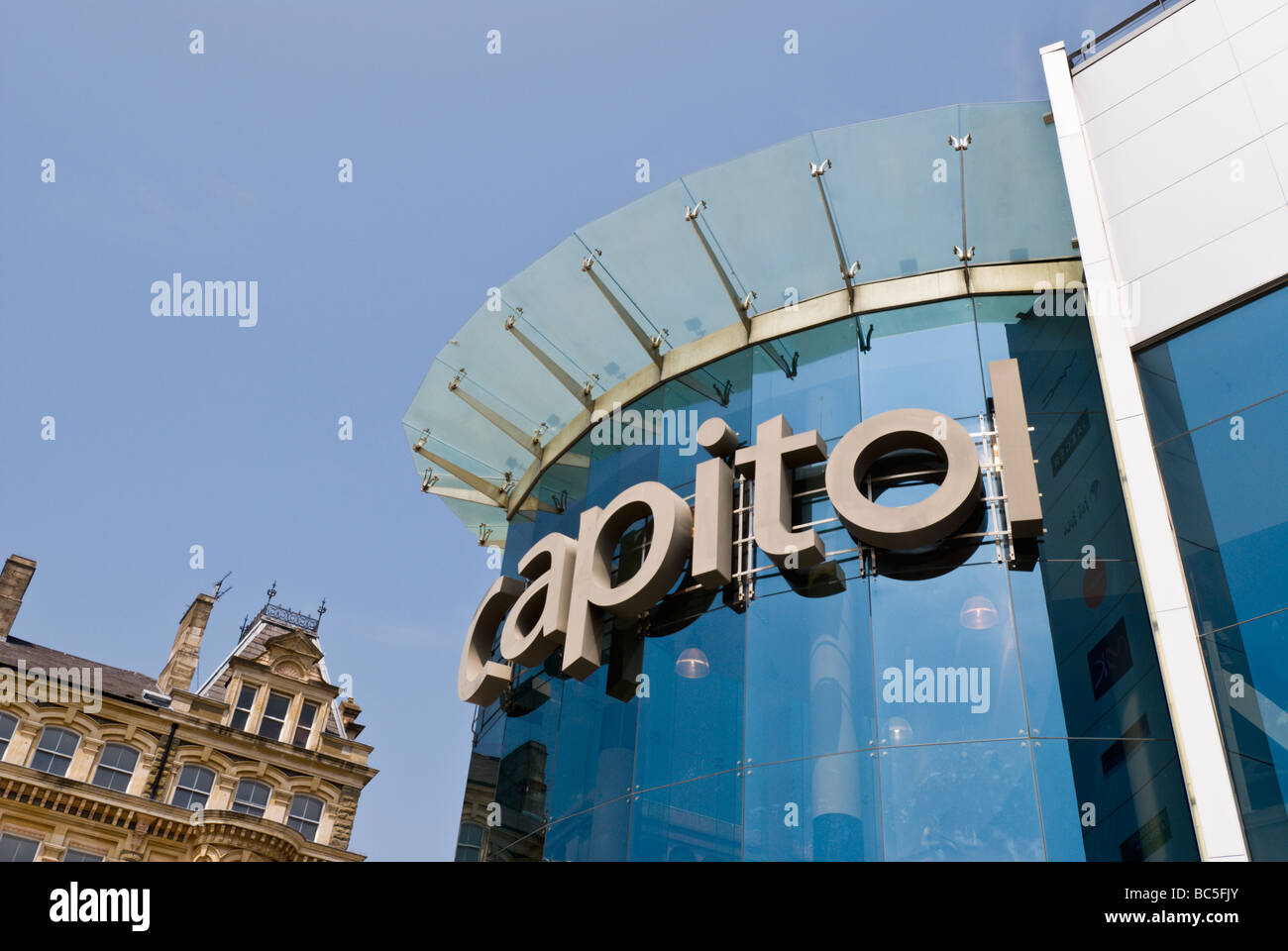 L'extérieur de la Capitol shopping centre, le centre-ville de Cardiff, Pays de Galles du Sud. UK. Banque D'Images