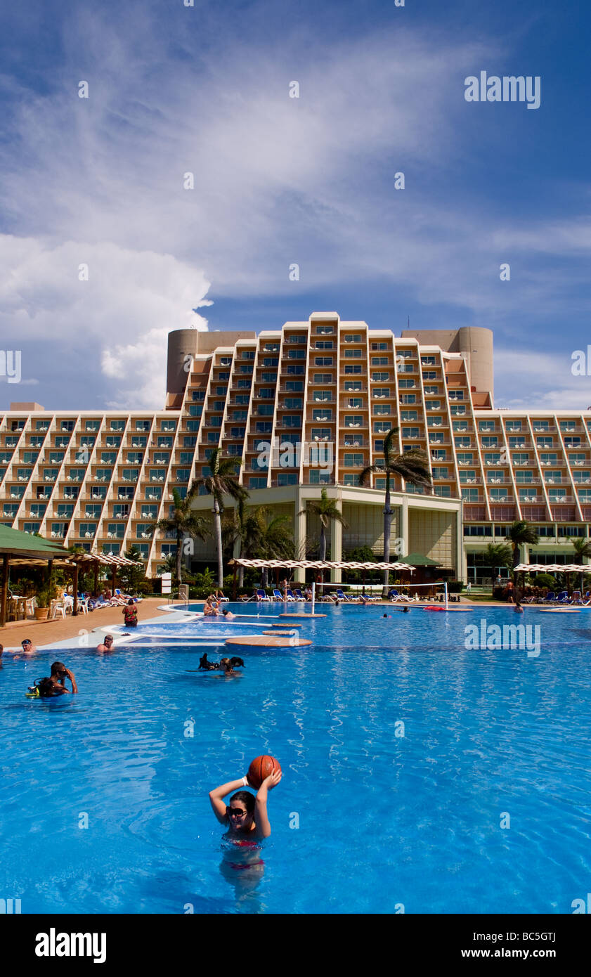 Belle cher hôtel Blau Varadero élégant dans la magnifique plage de Varadero  à Cuba de détente Photo Stock - Alamy