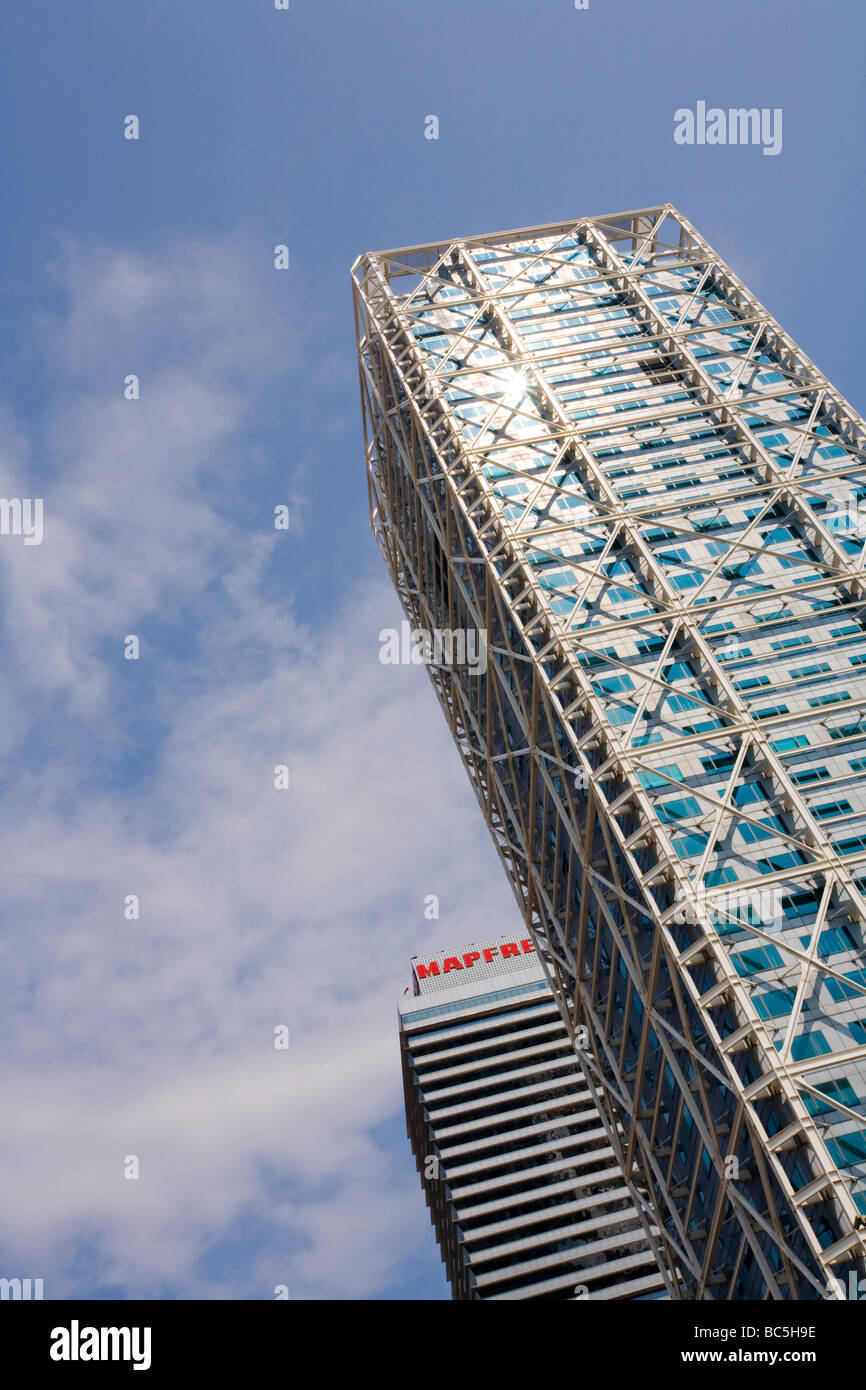 Les gratte-ciel jumeaux Hôtel Arts et Torre Mapfre dans le quartier de Port Olímpic à Barcelone, Catalogne, Espagne. Banque D'Images