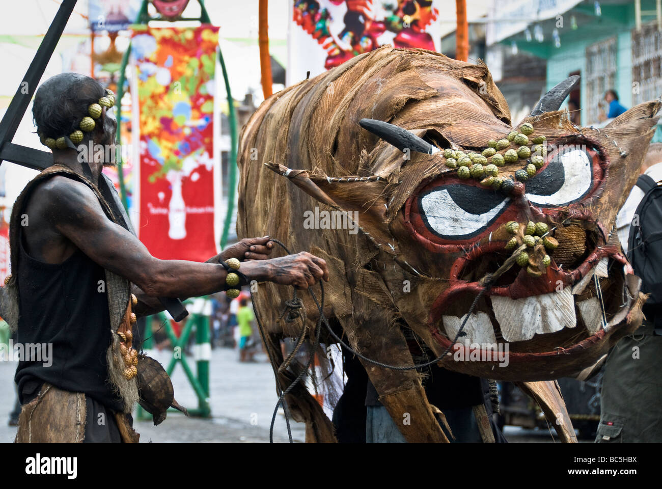 Bull figure à l'Ati-Atihan festival à Kalibo, Philippines Banque D'Images