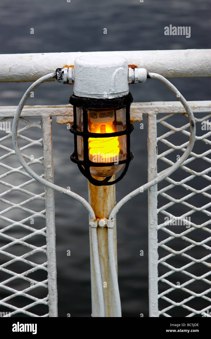 La lumière sur le pont du navire Banque D'Images