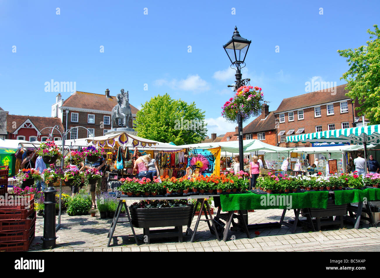 Marché de plein air, la place, Petersfield, Hampshire, Angleterre, Royaume-Uni Banque D'Images