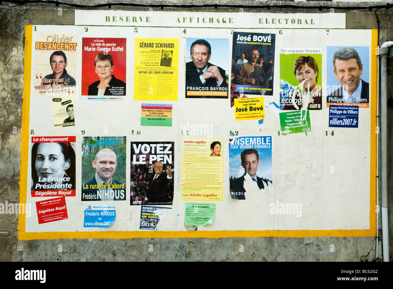 Affiches électorales françaises. Banque D'Images