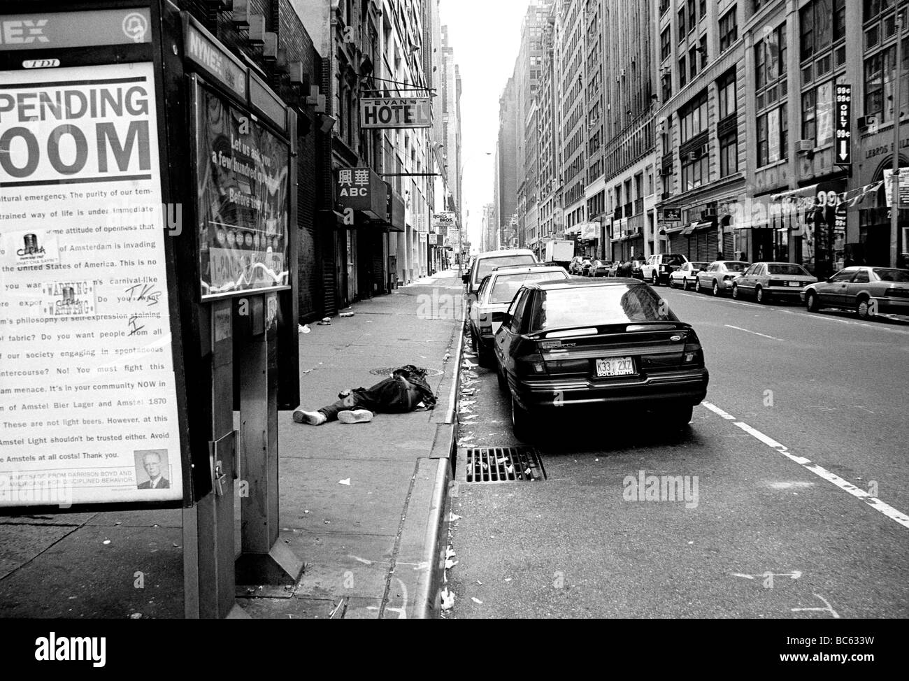 Abri bus new york Banque d'images noir et blanc - Alamy