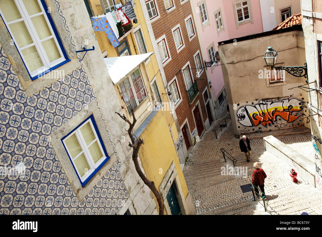 Scène de rue, vieille ville de Lisbonne, Portugal Banque D'Images