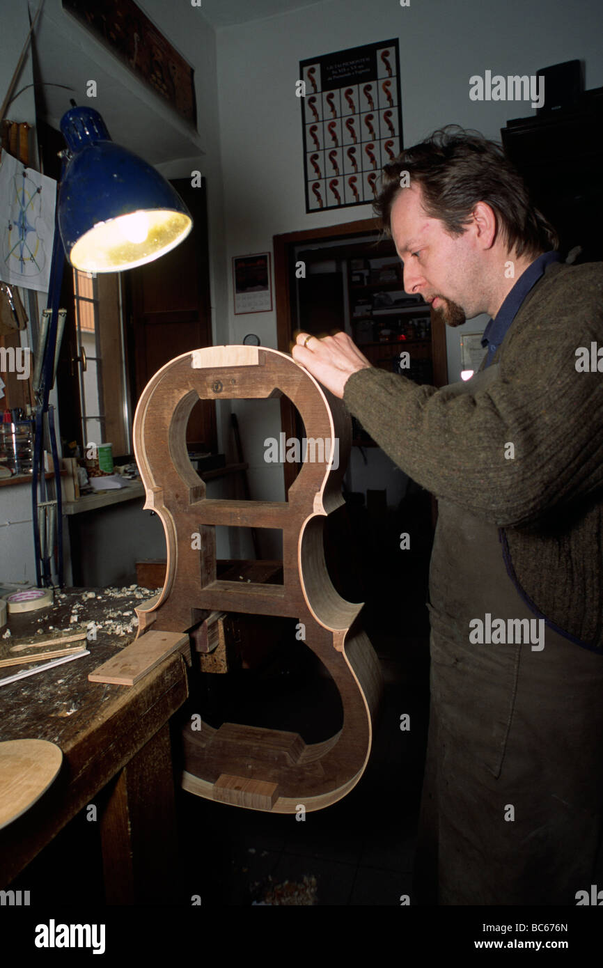 Italie, Lombardie, Crémone, violoniste Michele Dobner Banque D'Images