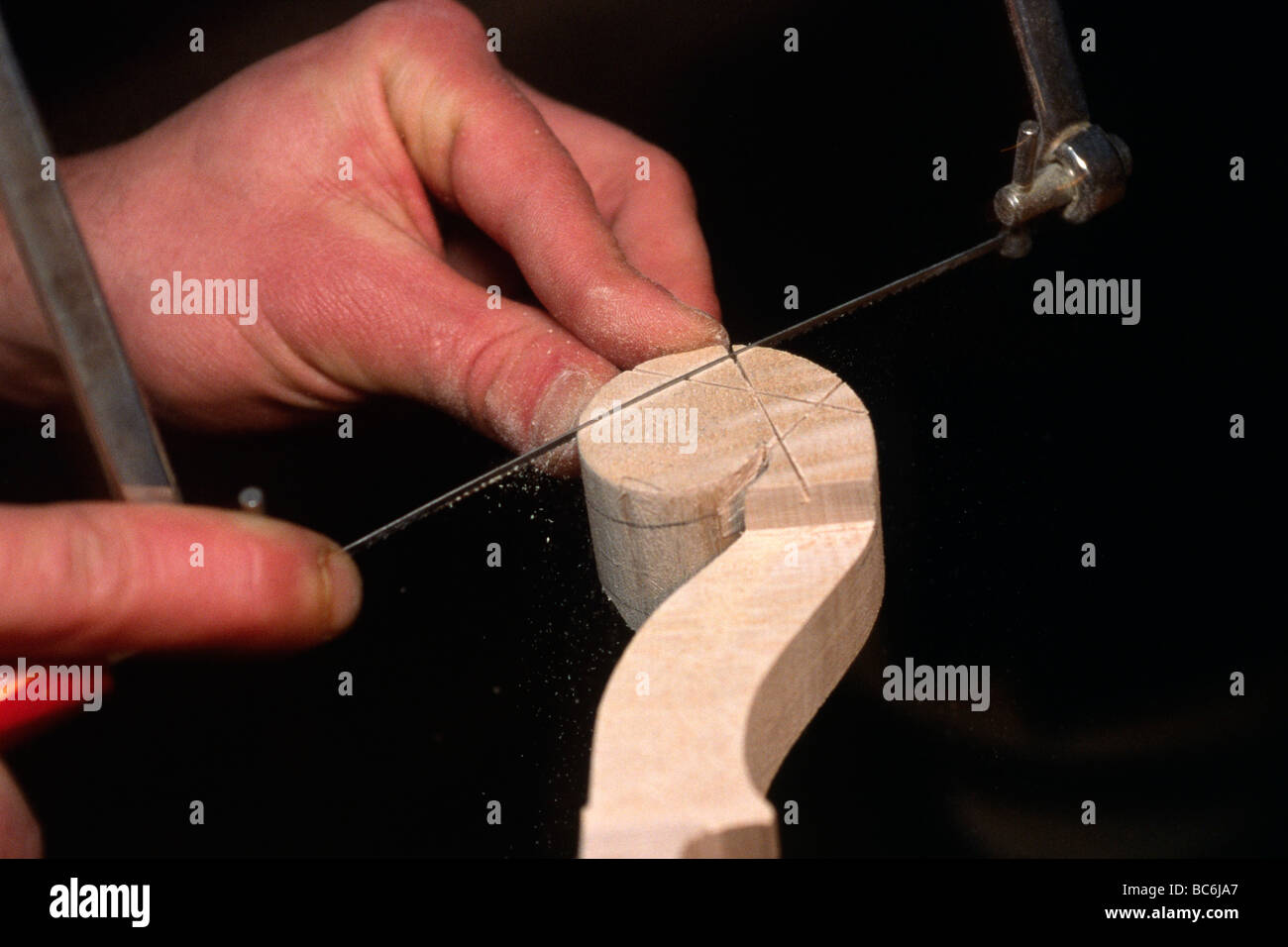 Italie, Lombardie, Crémone, violoniste, mains proches Banque D'Images