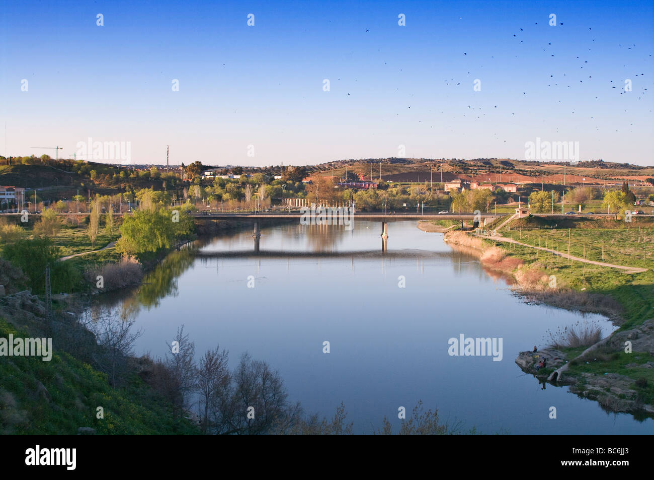 Vista de Toledo desde la orilla opuesta del rio Tajo sur la ville de Tolède, le rio Tajo Banque D'Images