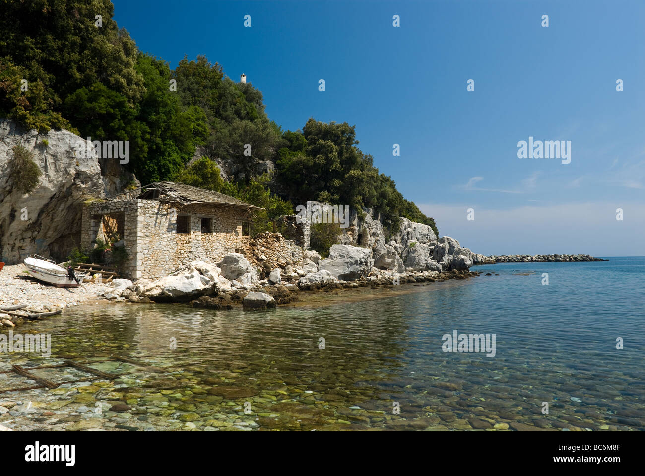 Vue sur le port de Damouchari, le mont Pelion, Grèce. Banque D'Images