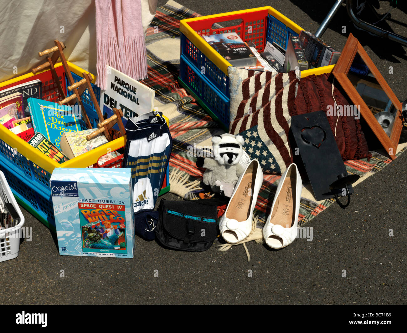 Car Boot Sale pour lever des fonds pour l'Hôpital d'Epsom Banque D'Images