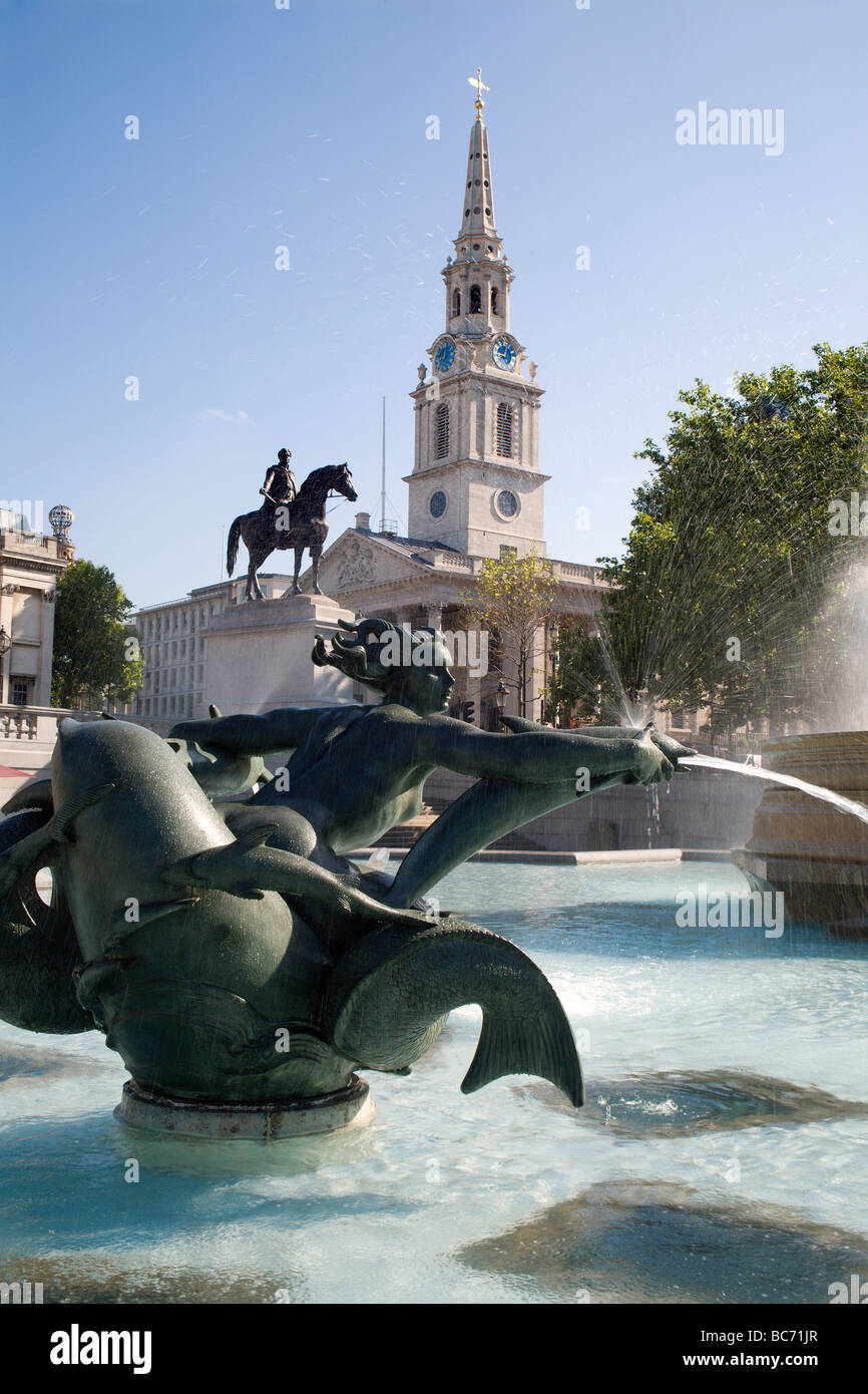 Londres - fontaine sur la place Trafalgar Square Banque D'Images