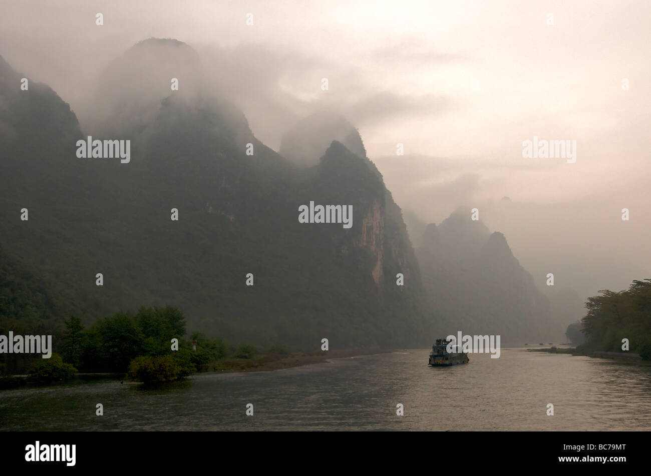 Les paysages karstiques Rivière Li Guanxi Chine Banque D'Images