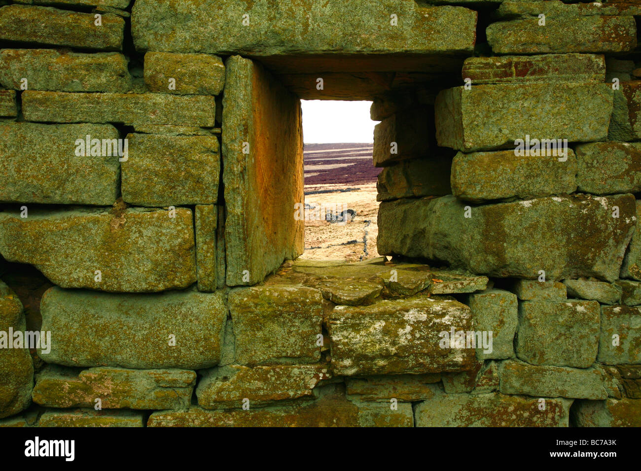 Vue depuis la fenêtre de top Withens,withins,ferme,hurlevent,Haworth,North York Moors,Angleterre,UK. Banque D'Images