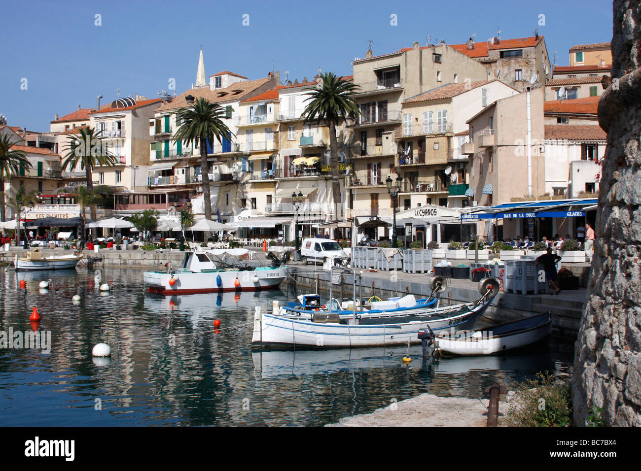 Colorés et atmosphérique Calvi est la plus visité holiday resort et port sur l'île Méditerranéenne de Corse Banque D'Images