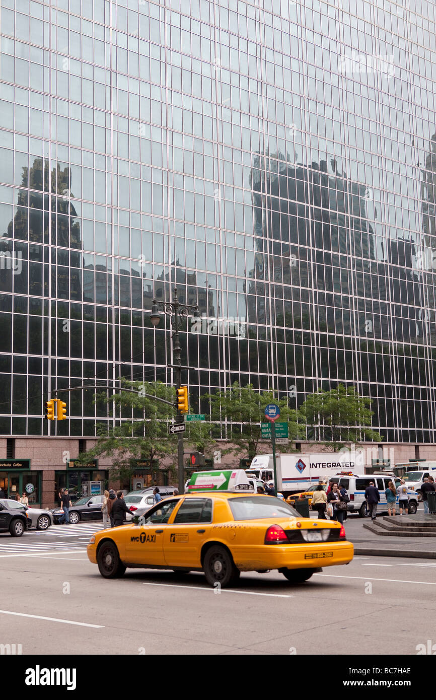 Sky scrapers de verre dans NYC Banque D'Images
